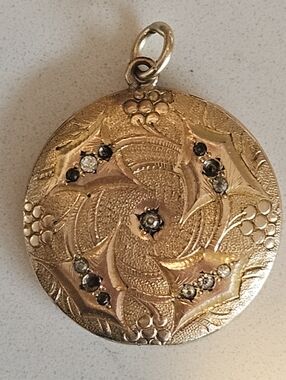 Vintage Antique Victorian Gold Floral Locket Pendant Clear Stones